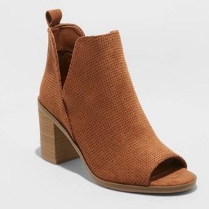 Universal thread open toe boots / booties
